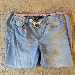 Loose jeans with drawstring